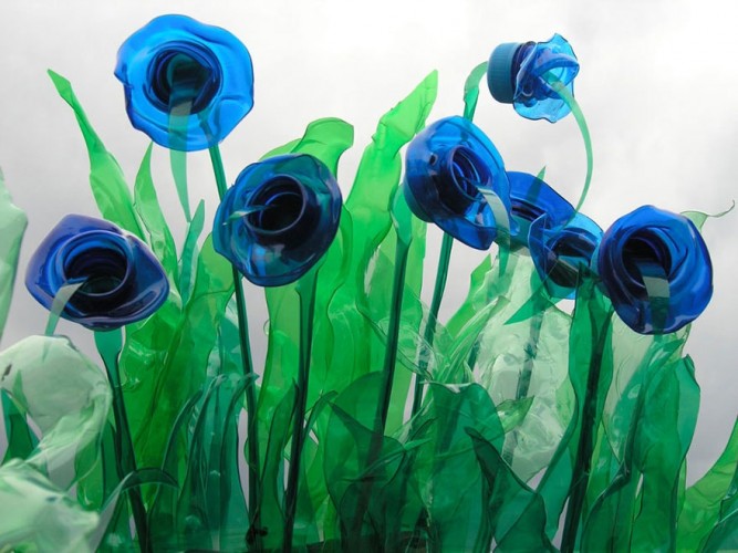 flores con botellas recicladas